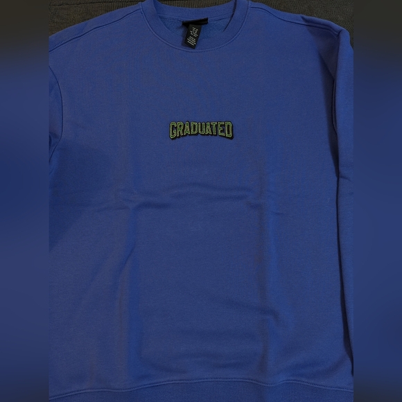H&M Relaxed Fit Sweatshirt - Picture 2 of 3